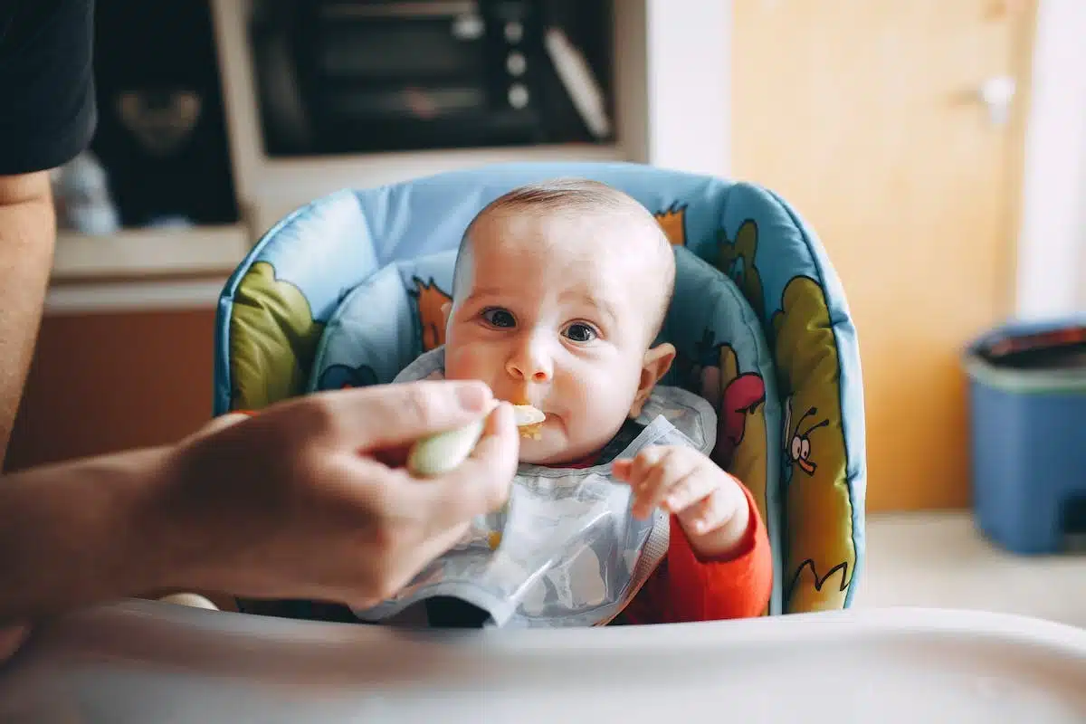 bébé manger