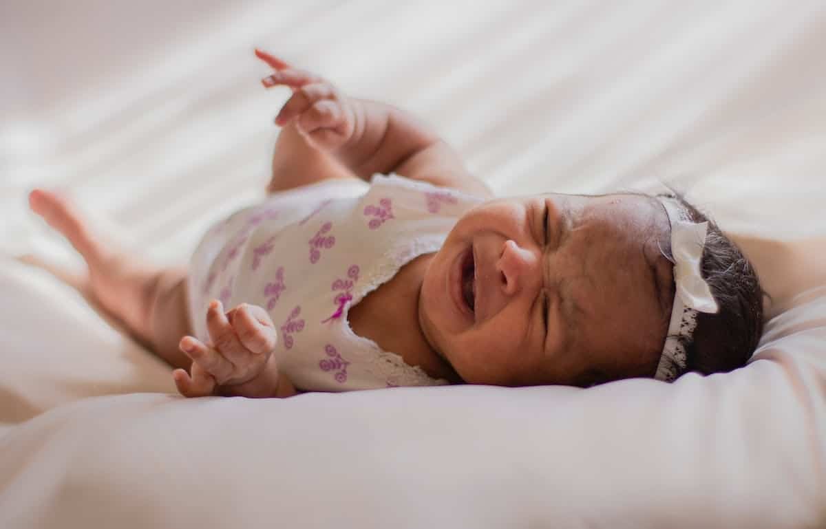 bébé pleurant