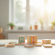 Chambre de bébé moderne avec blocs en bois colorés et lettre H en avant