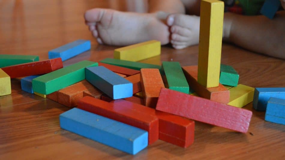 Pourquoi prévoir une tour Montessori pour son enfant ?