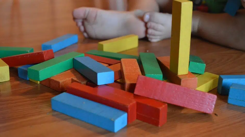 Pourquoi prévoir une tour Montessori pour son enfant ?